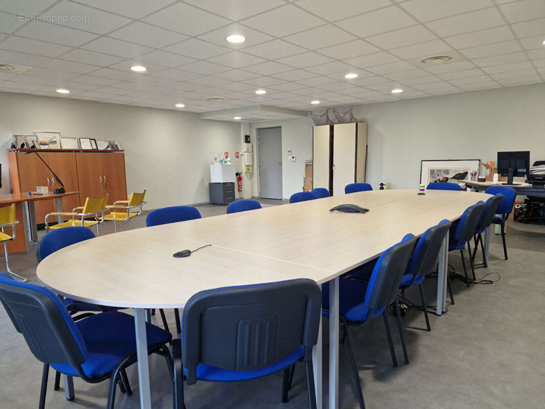 Commerce à LA CHAPELLE-EN-SERVAL