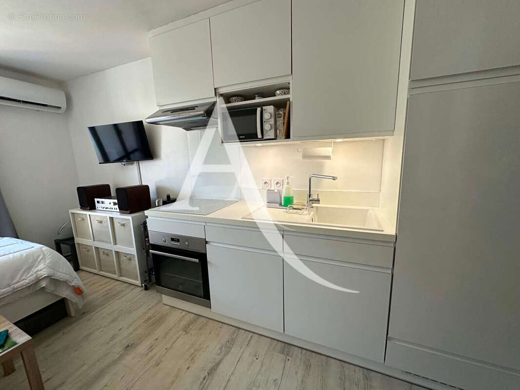 Studio de 21m² rénové avec loggia et parking - photo 3