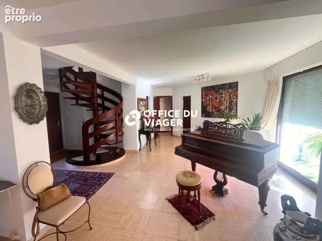 Maison - 6 pièces - 260 m² - photo 4