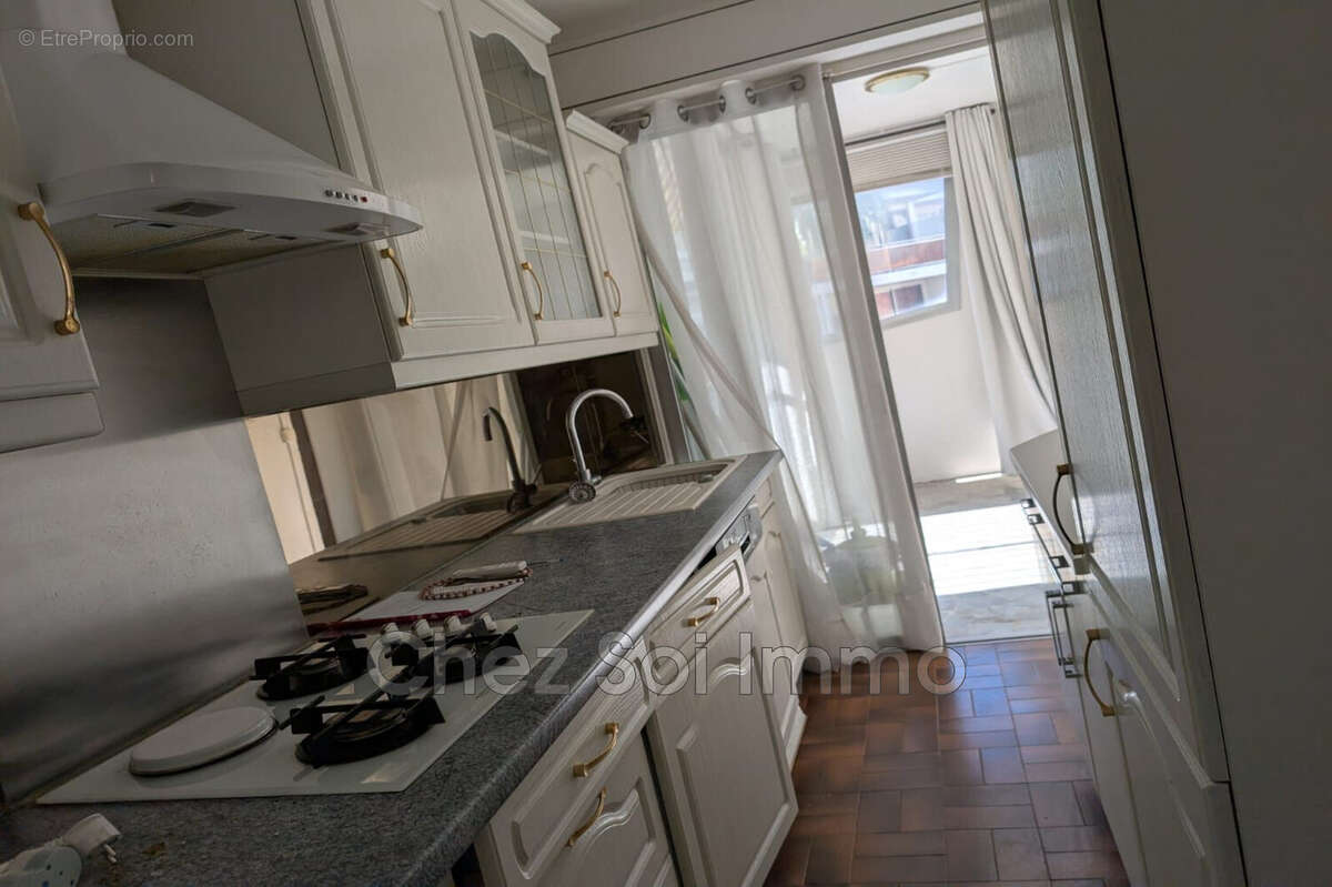 Appartement 54 m² à Saint-Laurent-Du-Var  - photo 7