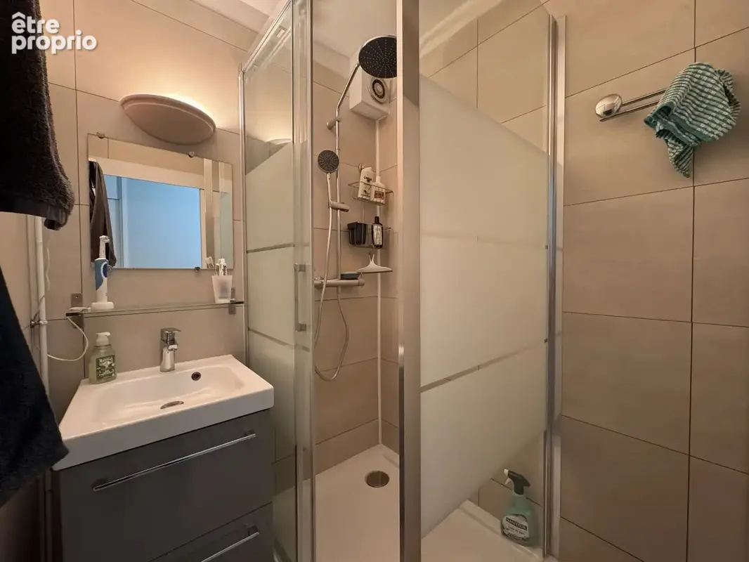 Salle de bains d'une maison 4 chambres à 20 minutes de Rouen