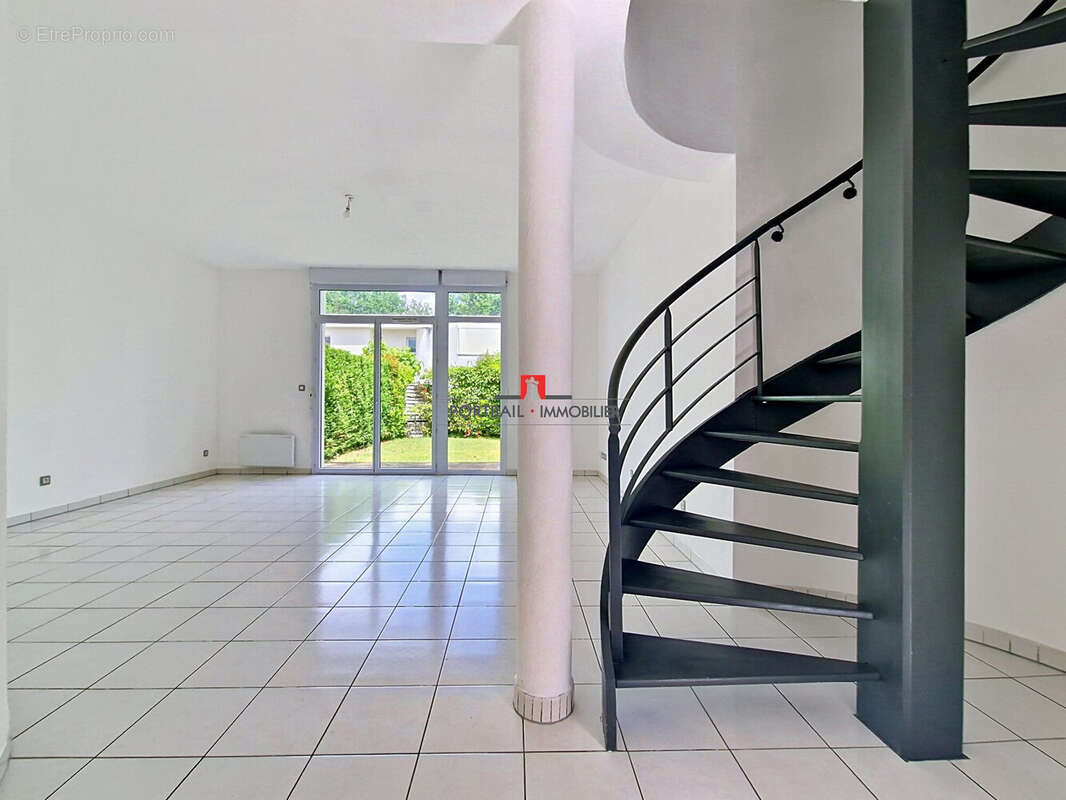 Maison 70 m² à Saint-Andre-De-Cubzac  - photo 2