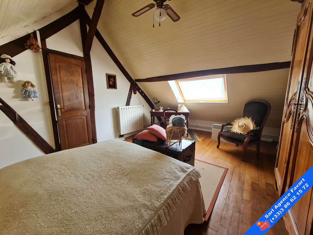 Maison à LA CELLE-SAINT-CYR