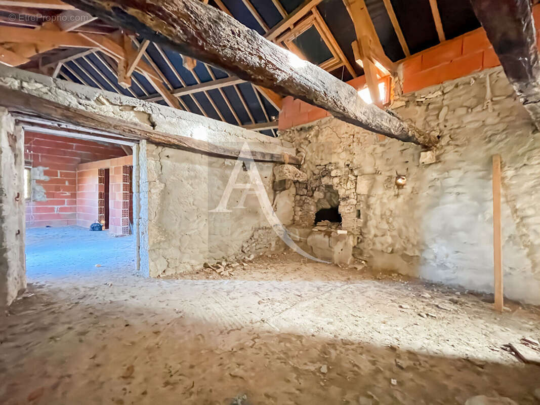 Maison à MONTAIGU-DE-QUERCY