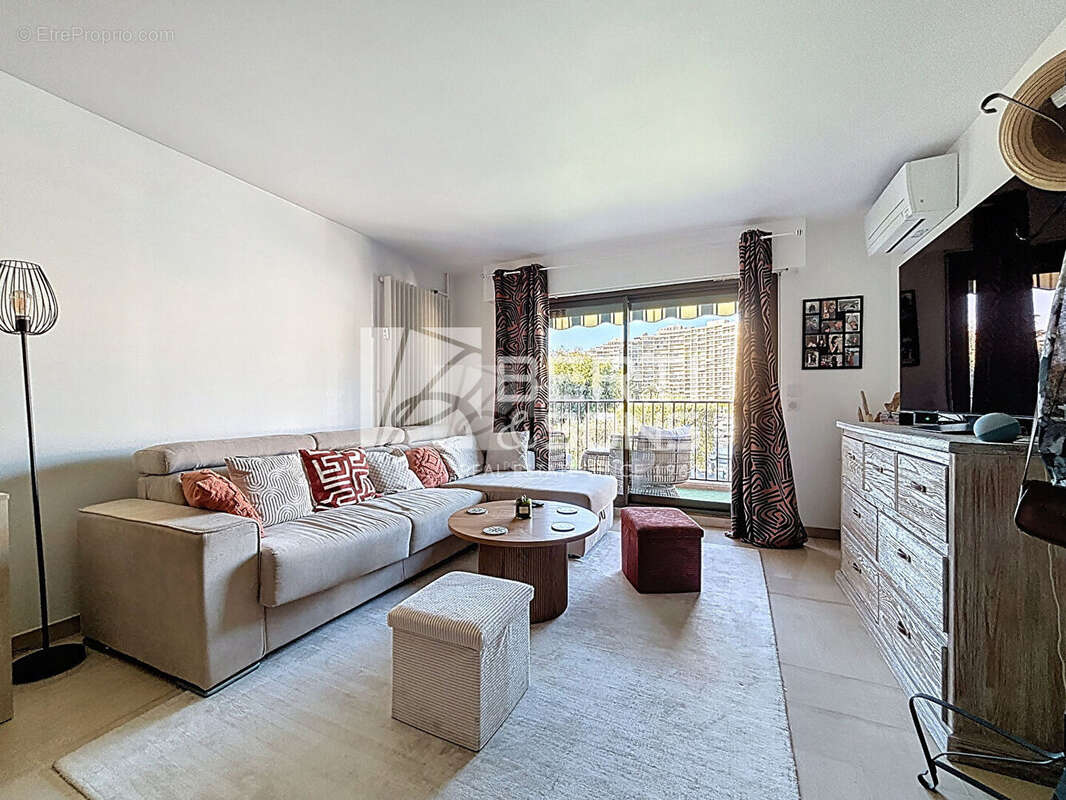 Appartement à MANDELIEU-LA-NAPOULE