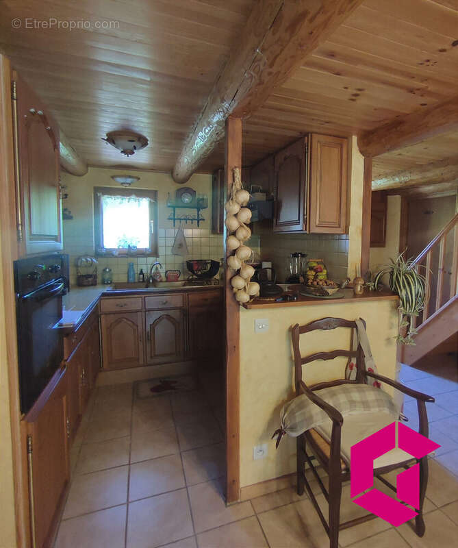 Maison à SAINT-SAUVEUR-LA-SAGNE