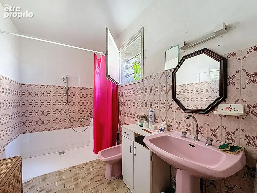 Maison avec dépendances et grand terrain - photo 6