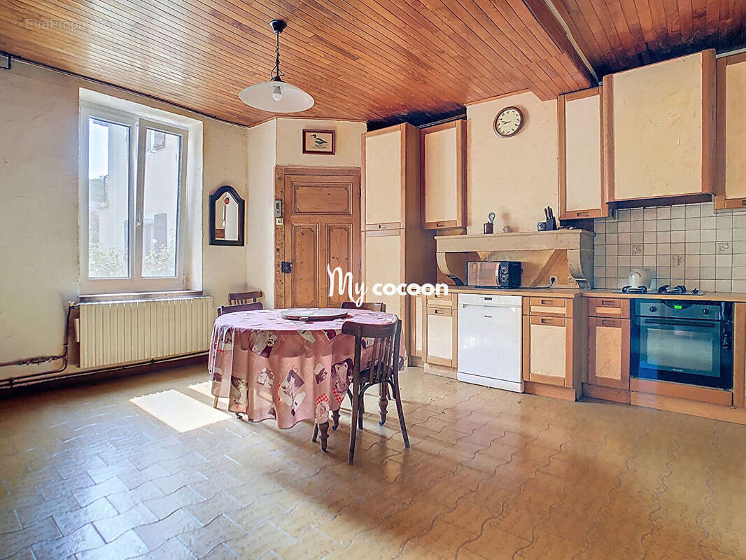 Maison à NEUVILLE-SUR-AIN