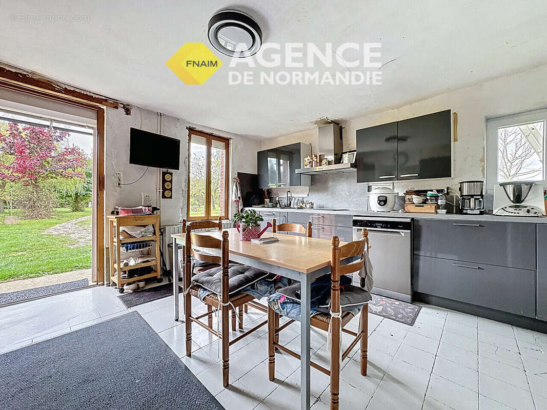 Maison à LA FERTE-FRENEL