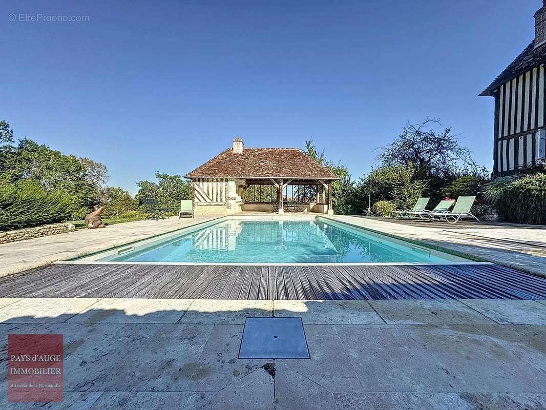 Maison à SAINT-PIERRE-SUR-DIVES