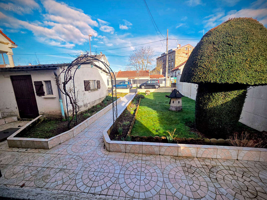Maison à VAUJOURS
