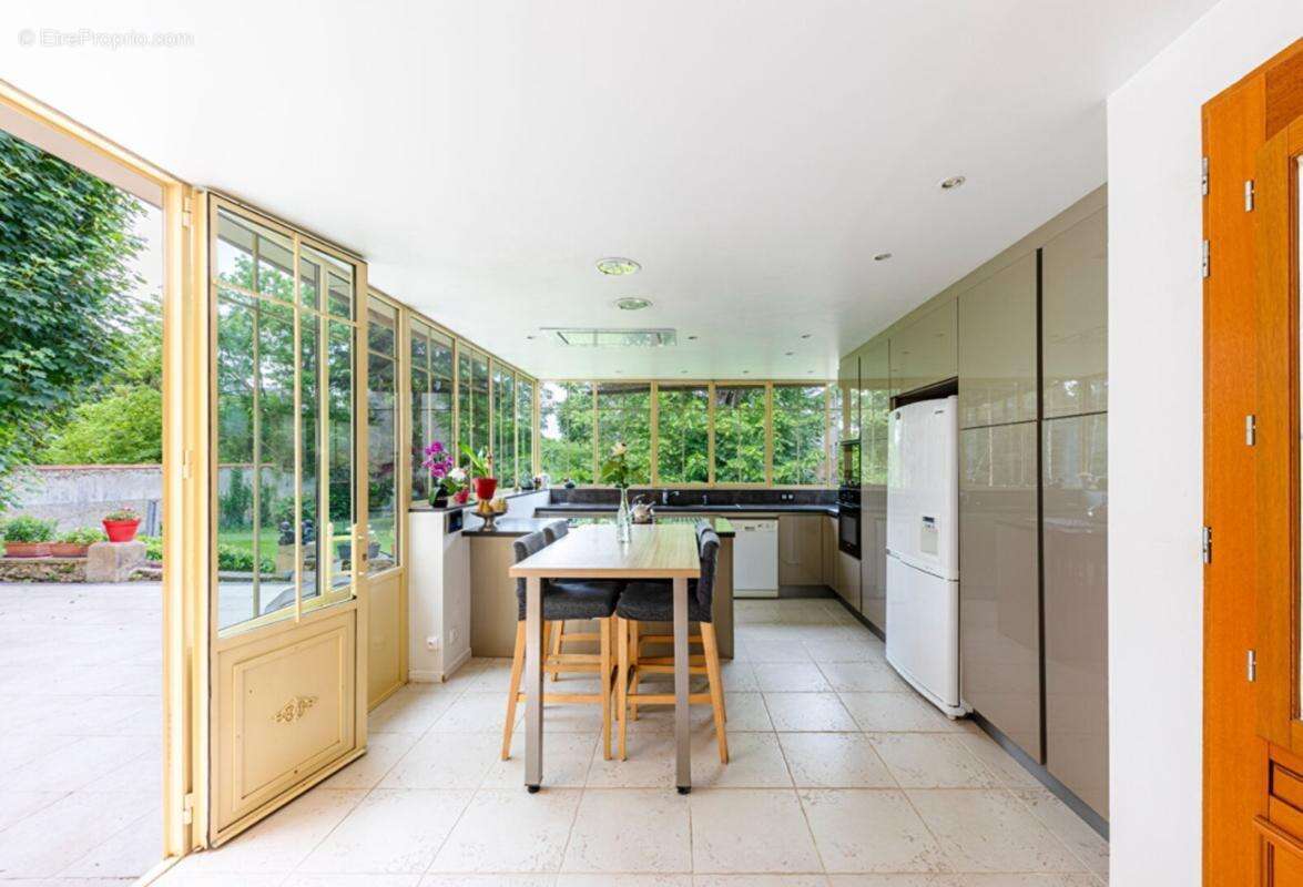 Maison 8 pièces de 235 m² habitables avec jardin et garage à vendre à Triel sur Seine (78) - photo 7