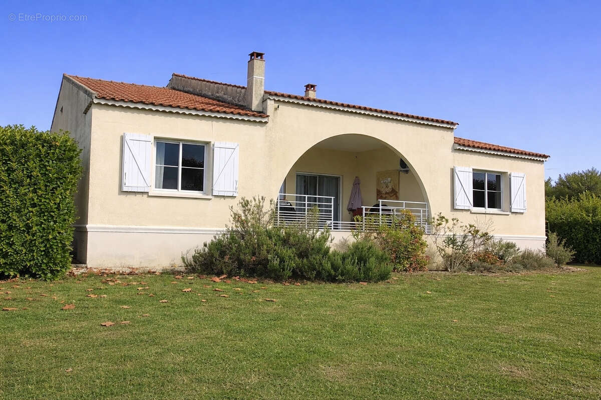 Maison à BARJAC