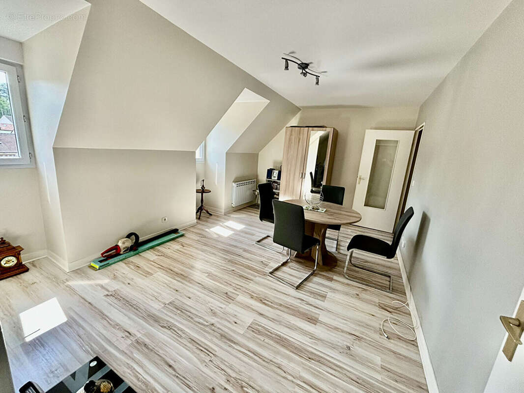 Appartement à PIERRES