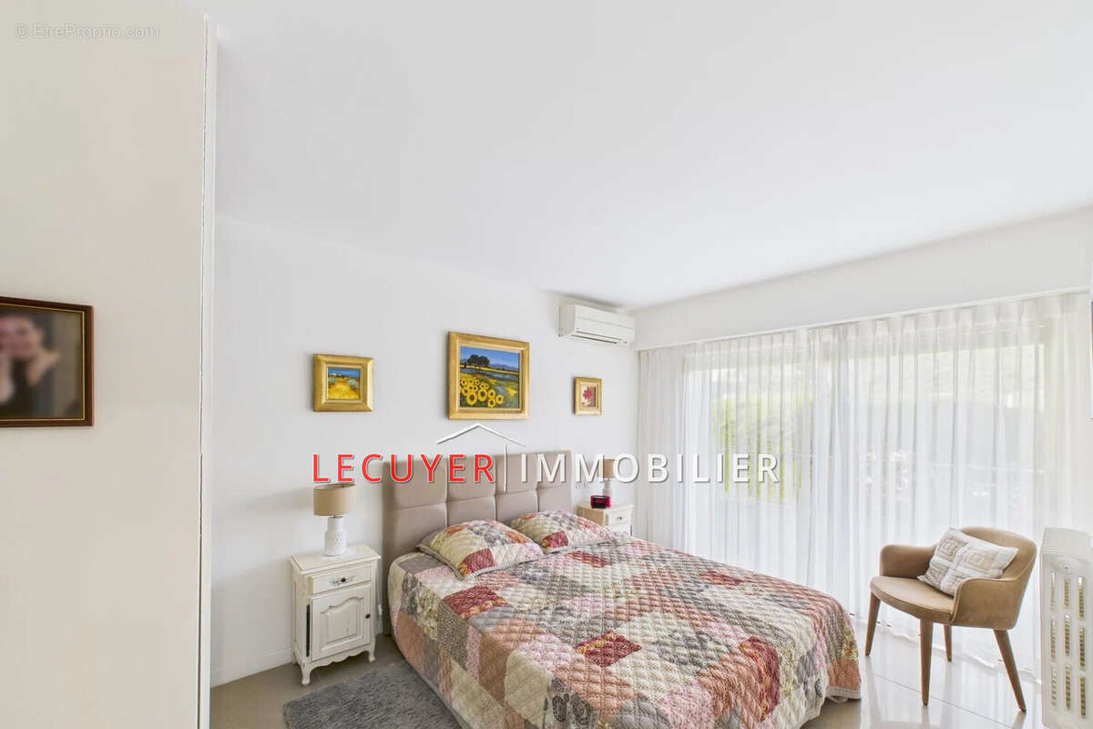 Appartement à VALLAURIS