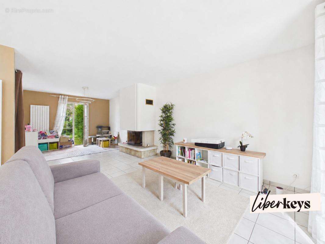 Maison à LES CLAYES-SOUS-BOIS