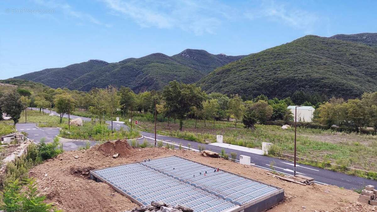 Terrain 1130 m² à Colombieres-Sur-Orb  - photo 2