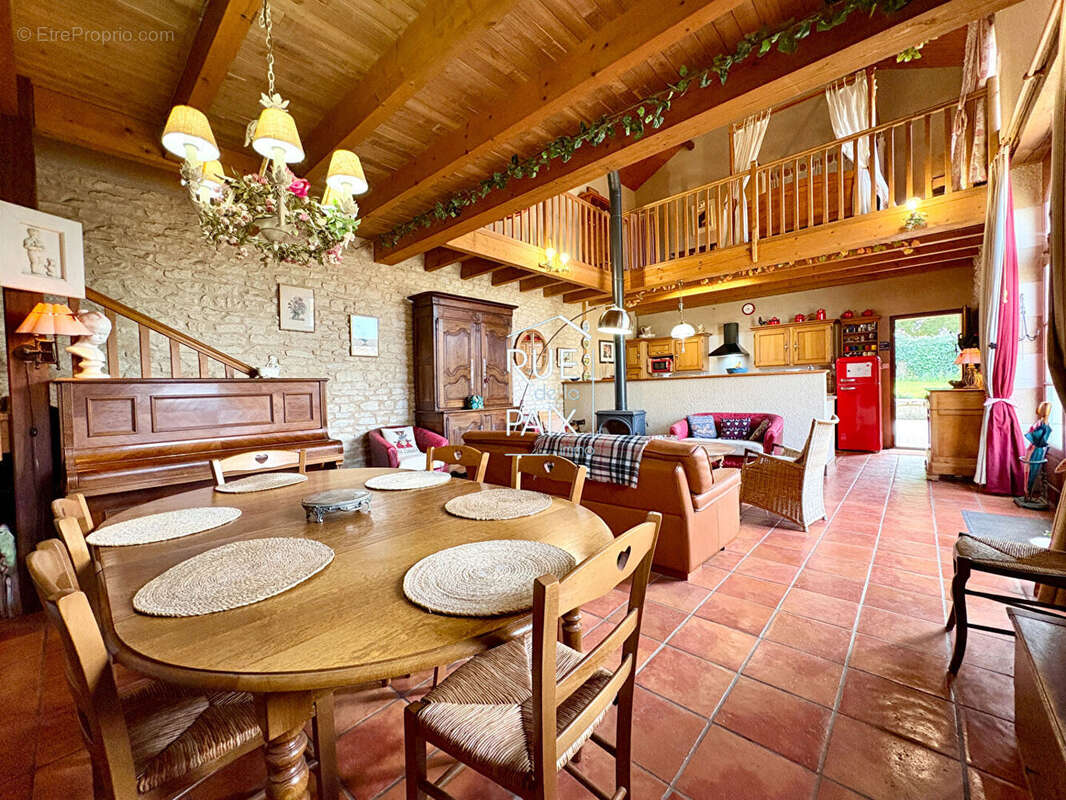 Maison à VENDEUVRE-DU-POITOU