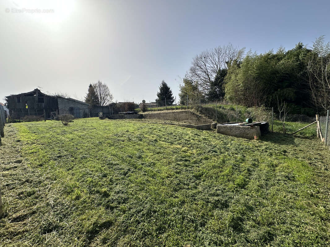 Terrain à SAINT-AIGULIN