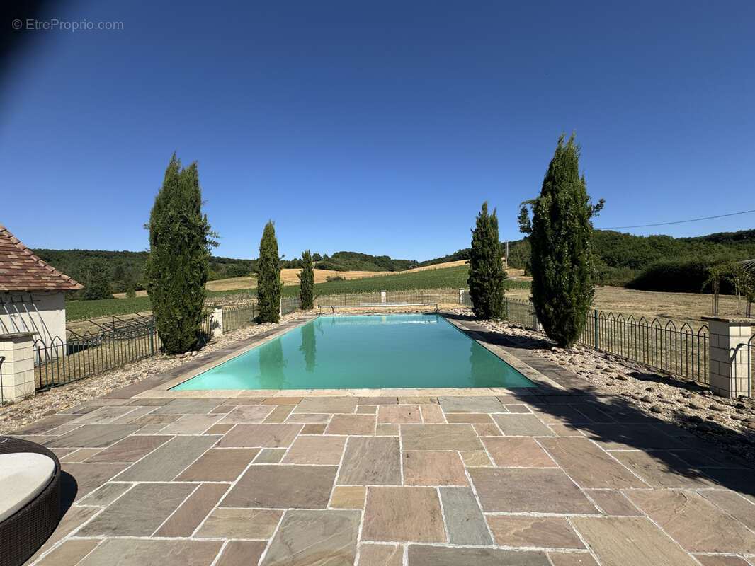 Maison Restaurée avec Goût, Gîte Indépendant, Piscine et Vue sur les Montagnes - photo 3