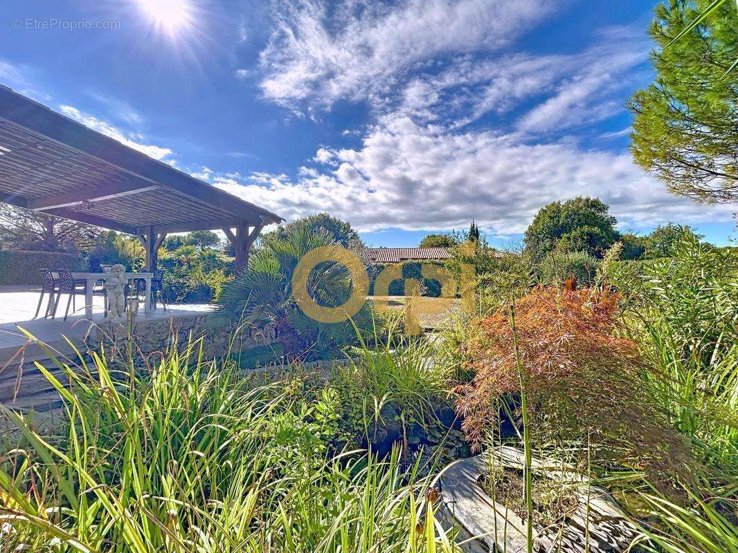 Maison à BAGNOLS-EN-FORET