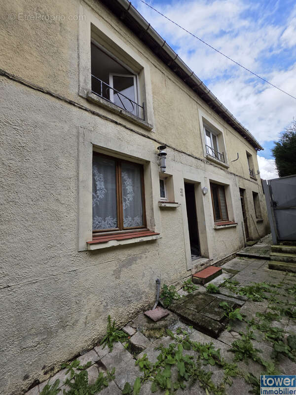 Ensemble immobilier / 2 logements / 162 m2 / A travaux - photo 8