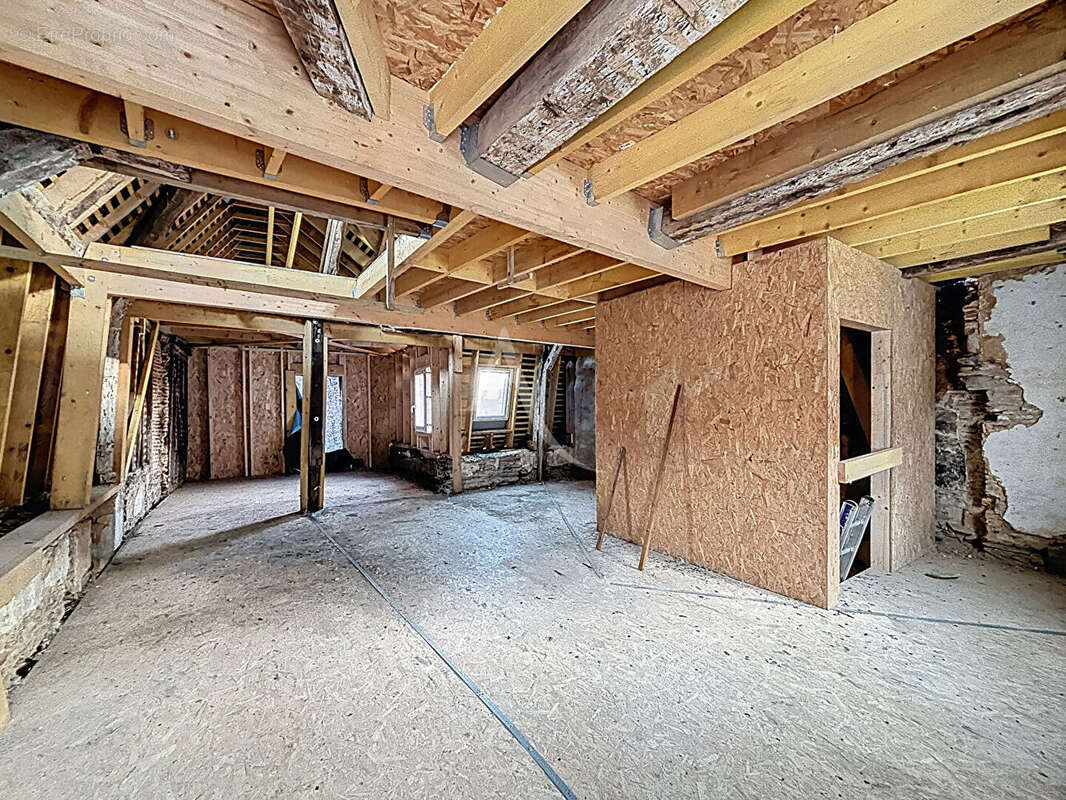 Immeuble à diviser de 226m² Château Gontier Sur Mayenne Hyper Centre - photo 8