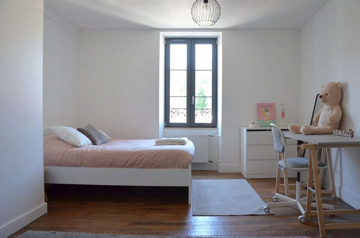 Maison à DAMPIERRE-EN-YVELINES