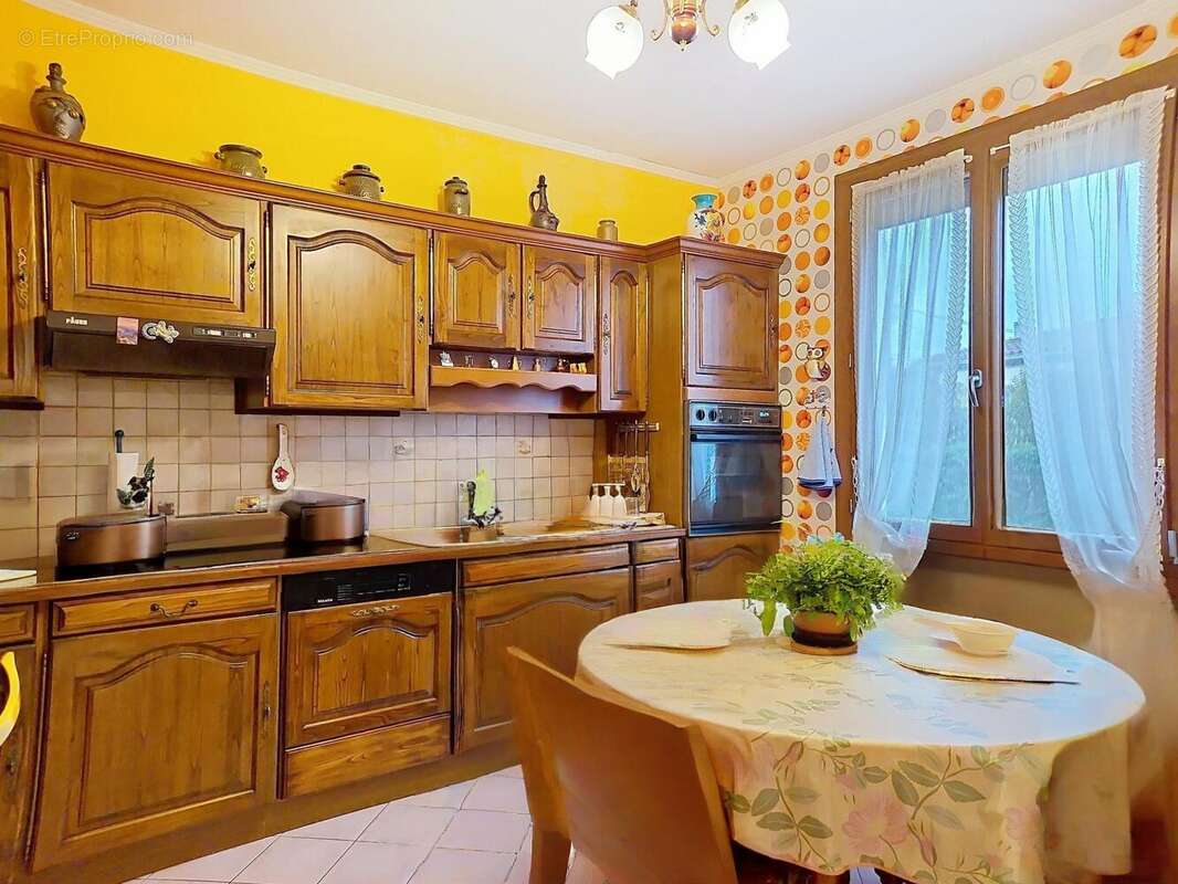 Photo 2 - Maison à VILLENEUVE-LA-COMPTAL