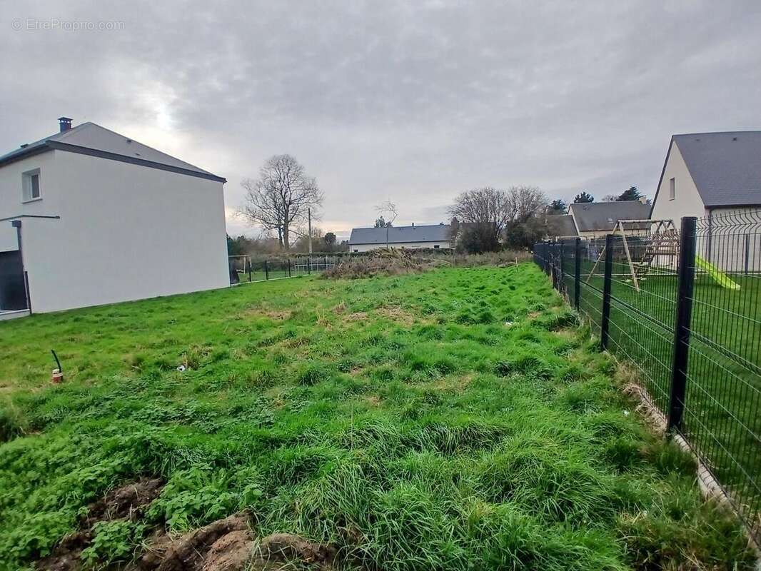 Terrain 562 m² à Putot-En-Bessin  - photo 2