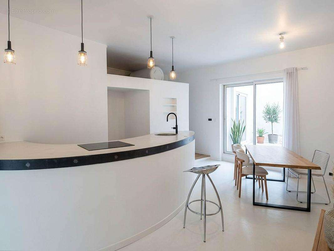 Appartement à MARSEILLE-5E