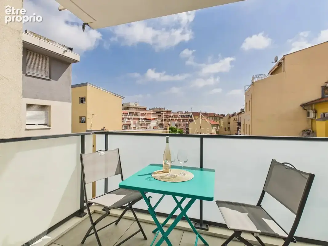 Appartement moderne avec deux balcons et place de parking en garage – Nice Le Port - photo 11