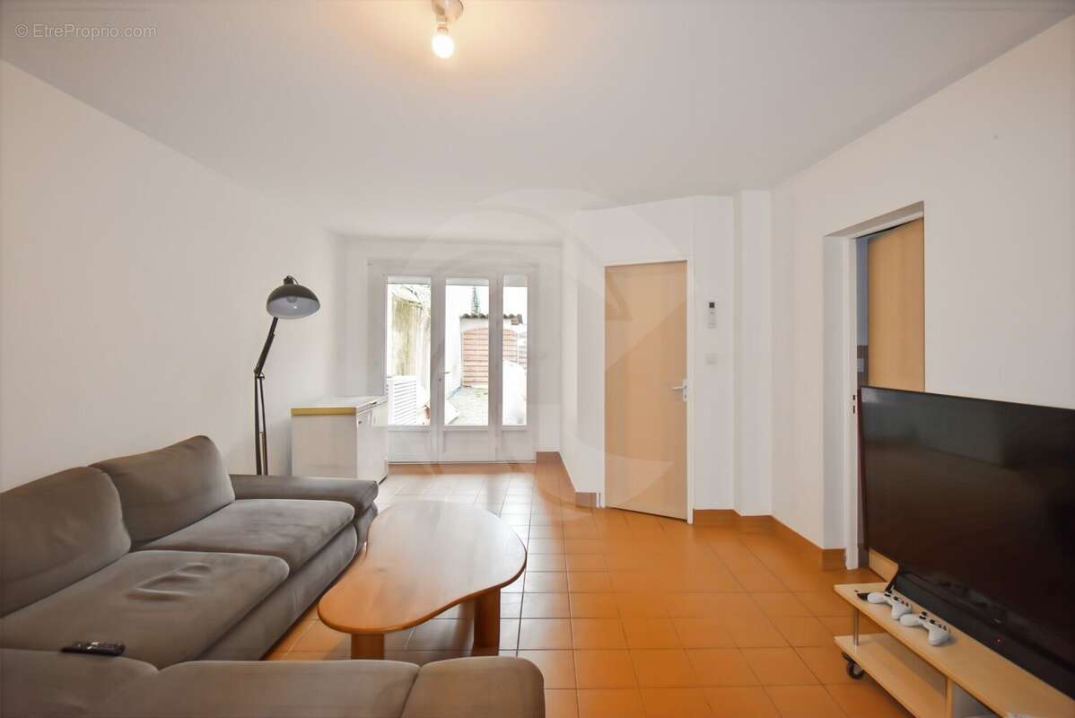 Appartement à NEGREPELISSE