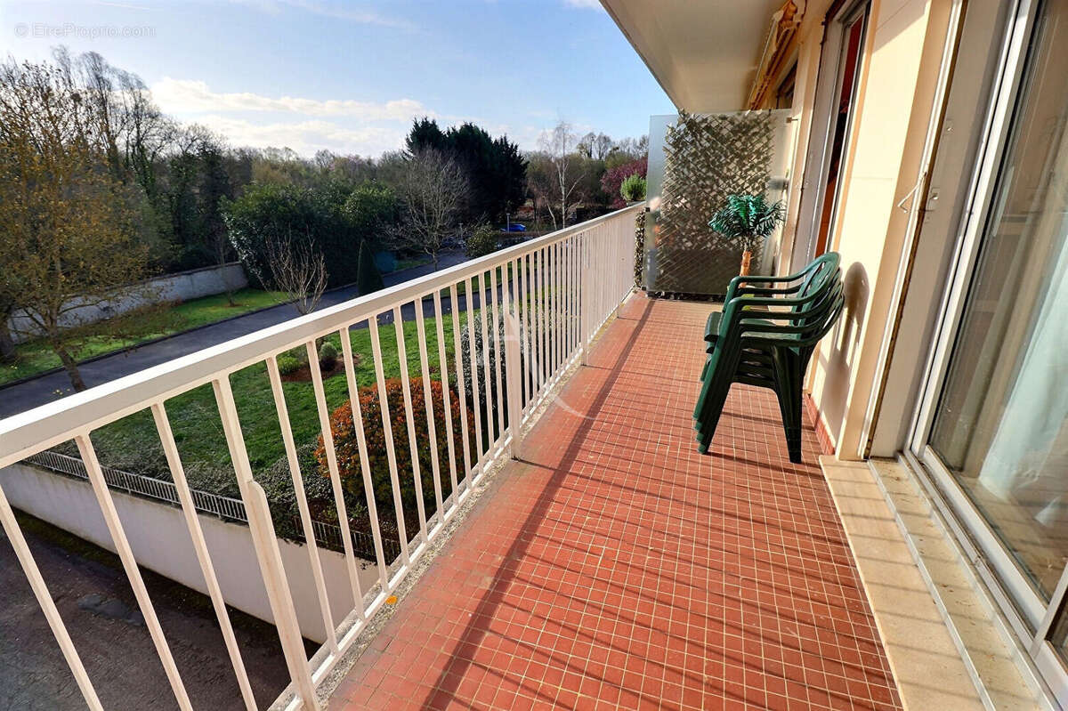 Appartement à LE MESNIL-LE-ROI