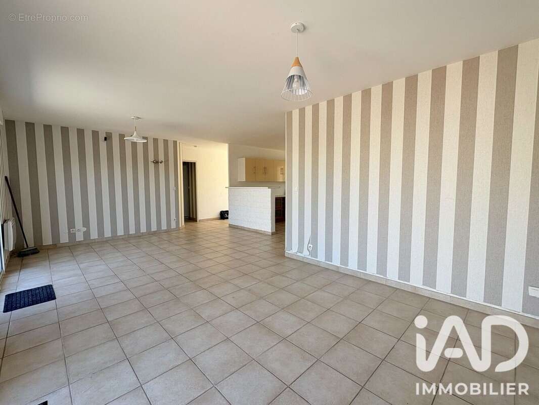 Maison 104 m² à Brain-Sur-Allonnes  - photo 3