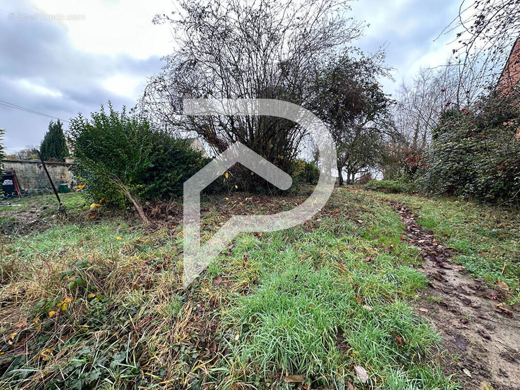 Terrain à MONTGE-EN-GOELE