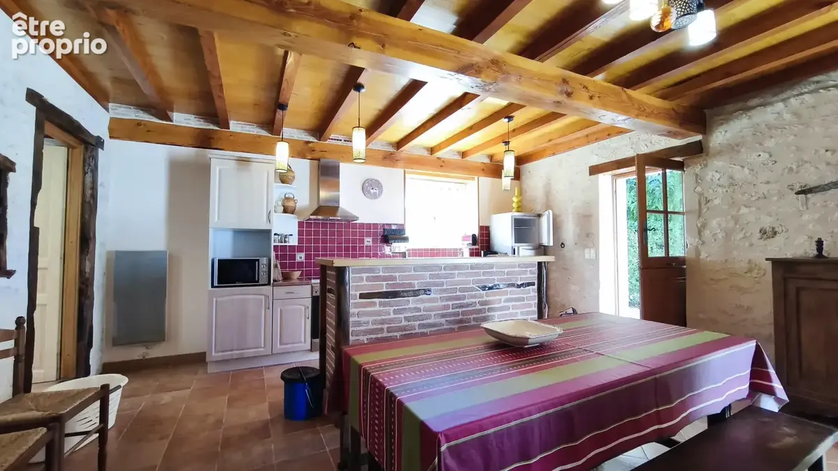 Propriété quercynoise en pierre avec gîte   2 maisons, dépendances et 4 246 m2 de terrain - photo 9
