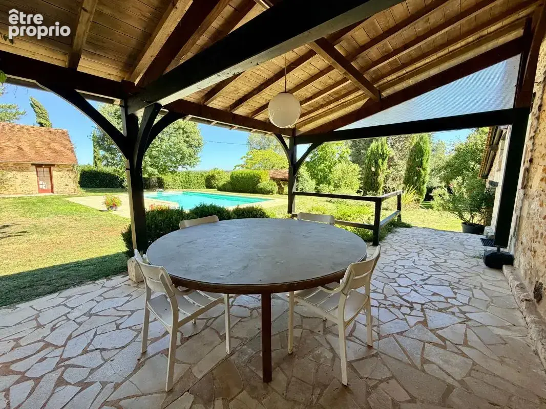Trois maisons en pierre, piscine et étang - photo 34