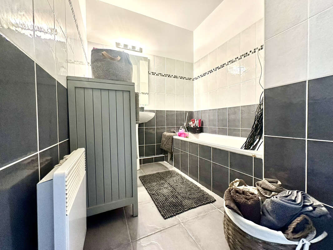 Appartement 3 pieces de 75 m2  avec box ferme de 19 m2 a saint-raphael - photo 10