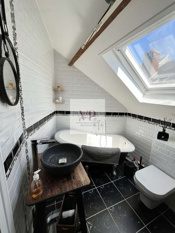 Honfleur - Appartement 2 pièces - 43 m2 - Dernier étage - Vue toits - Vendu semi-meublé - photo 3