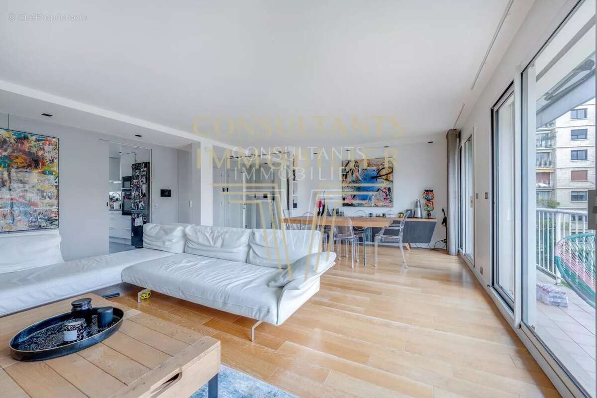 Appartement à NEUILLY-SUR-SEINE