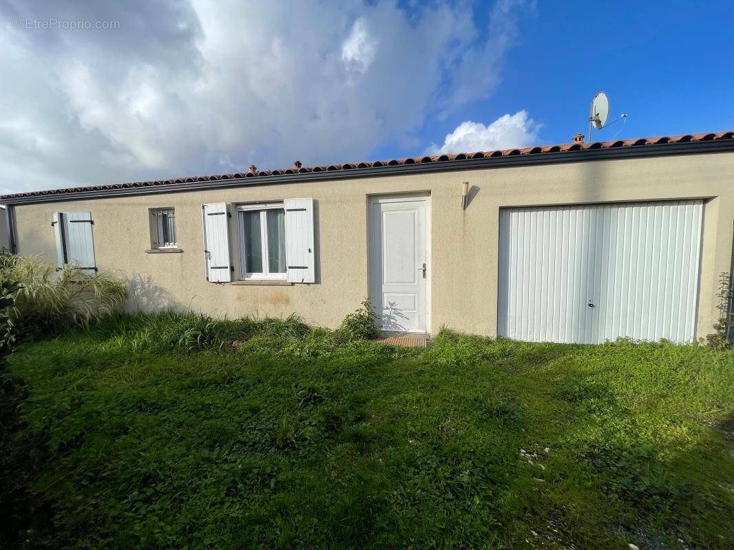 Maison à LES NOUILLERS