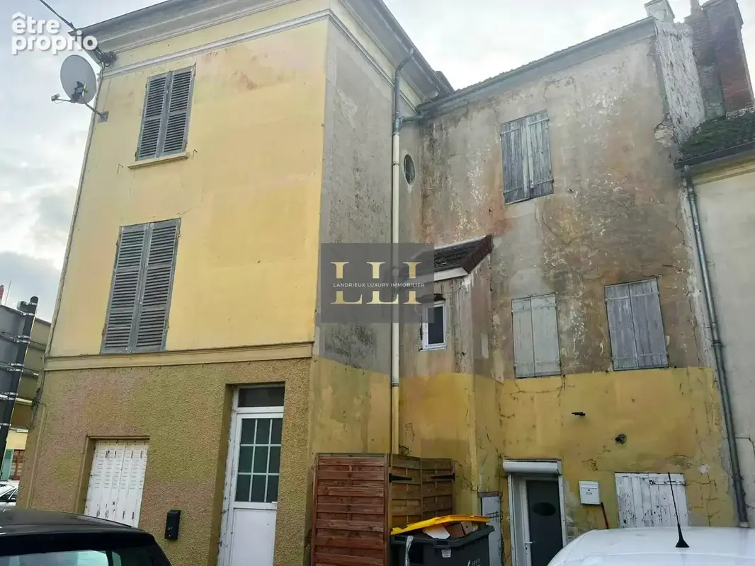 Immeuble de 170m2 avec local commercial et 2 appartements - photo 1