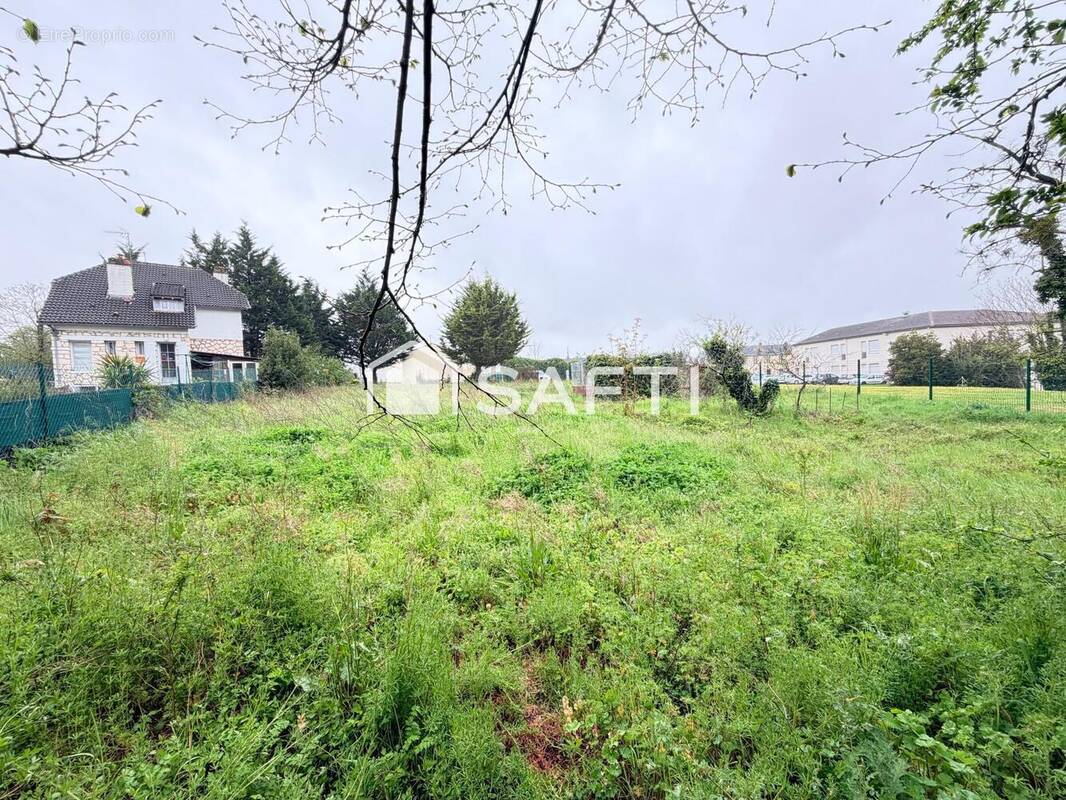 Photo 1 - Terrain à FONTENAY-LE-COMTE