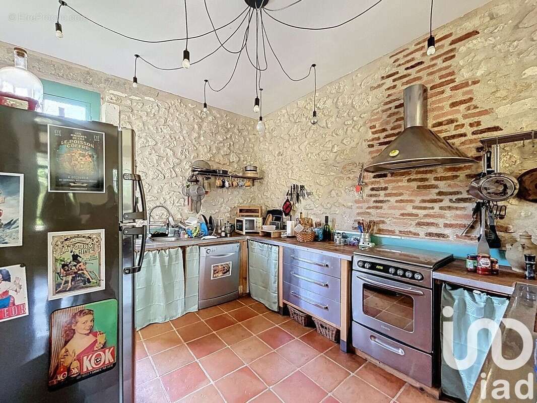 Maison 375 m² à Saint-Etienne-De-Puycorbier  - photo 7