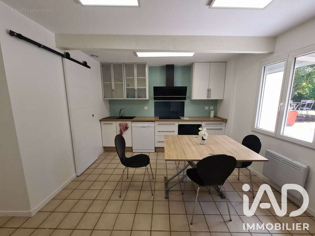 Maison 121 m² à La Ville-Dieu-Du-Temple  - photo 3