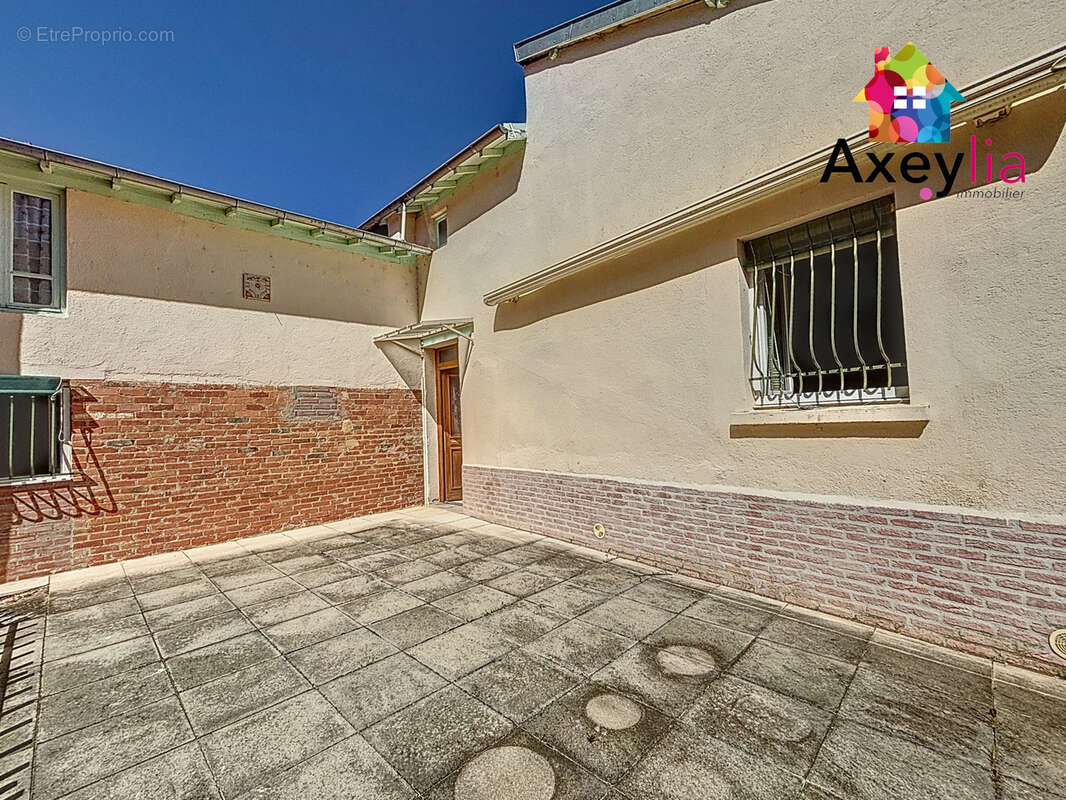 A vendre - renaison centre - maison de bourg, terrain, dependances et maisonette supplementaire - photo 9
