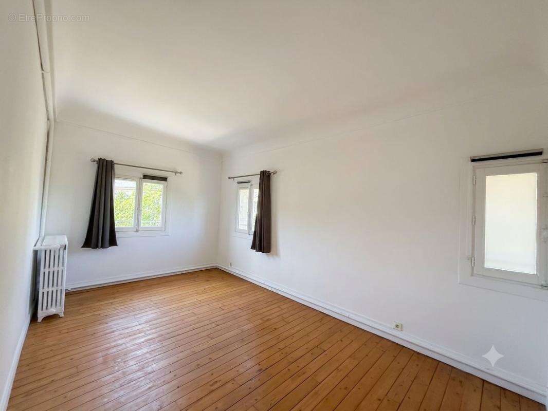 Exclusivité ORPI COMPIÈGNE : L'élégance d'une adresse de prestige sous les toits, avec vue dégagée - photo 2