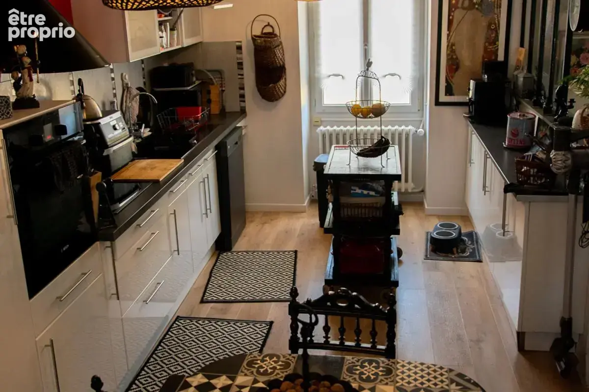 Située à Molineuf, cette longère pleine de charme - photo 9