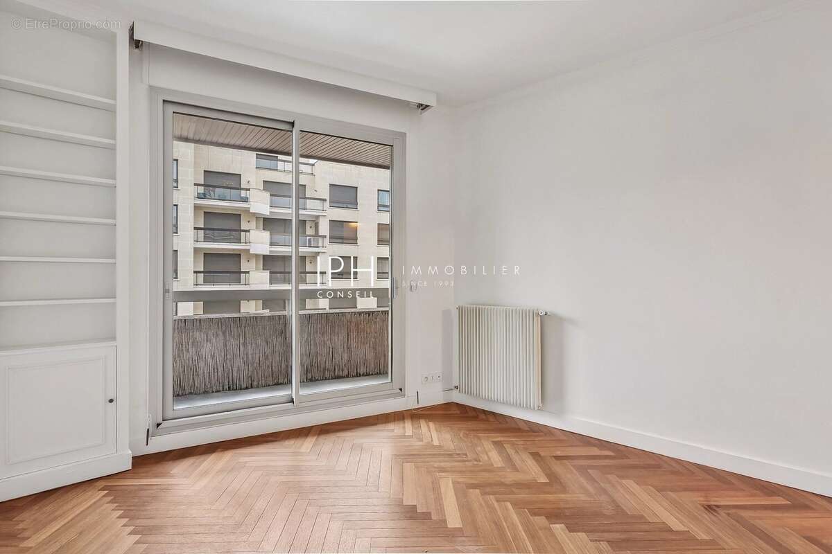 Appartement à NEUILLY-SUR-SEINE